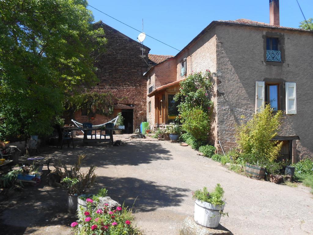 Gite Des Monts Saint-Izaire Exterior foto