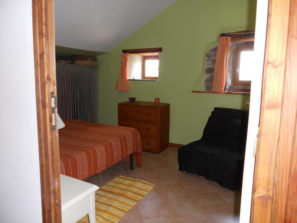 Gite Des Monts Saint-Izaire Zimmer foto